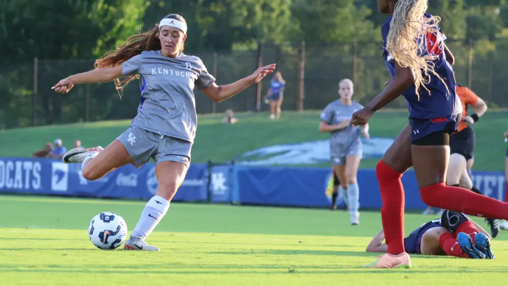 thalia-morisi-shot-on-goal