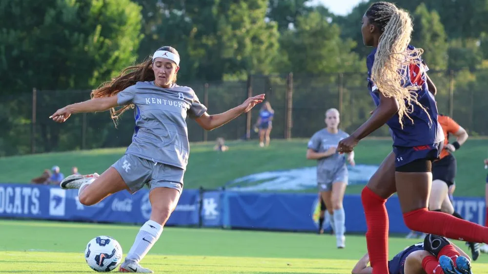 thalia-morisi-shot-on-goal