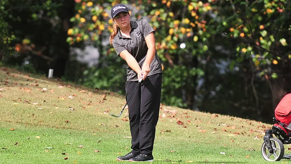 emma-dowell-at-regional-golf-2