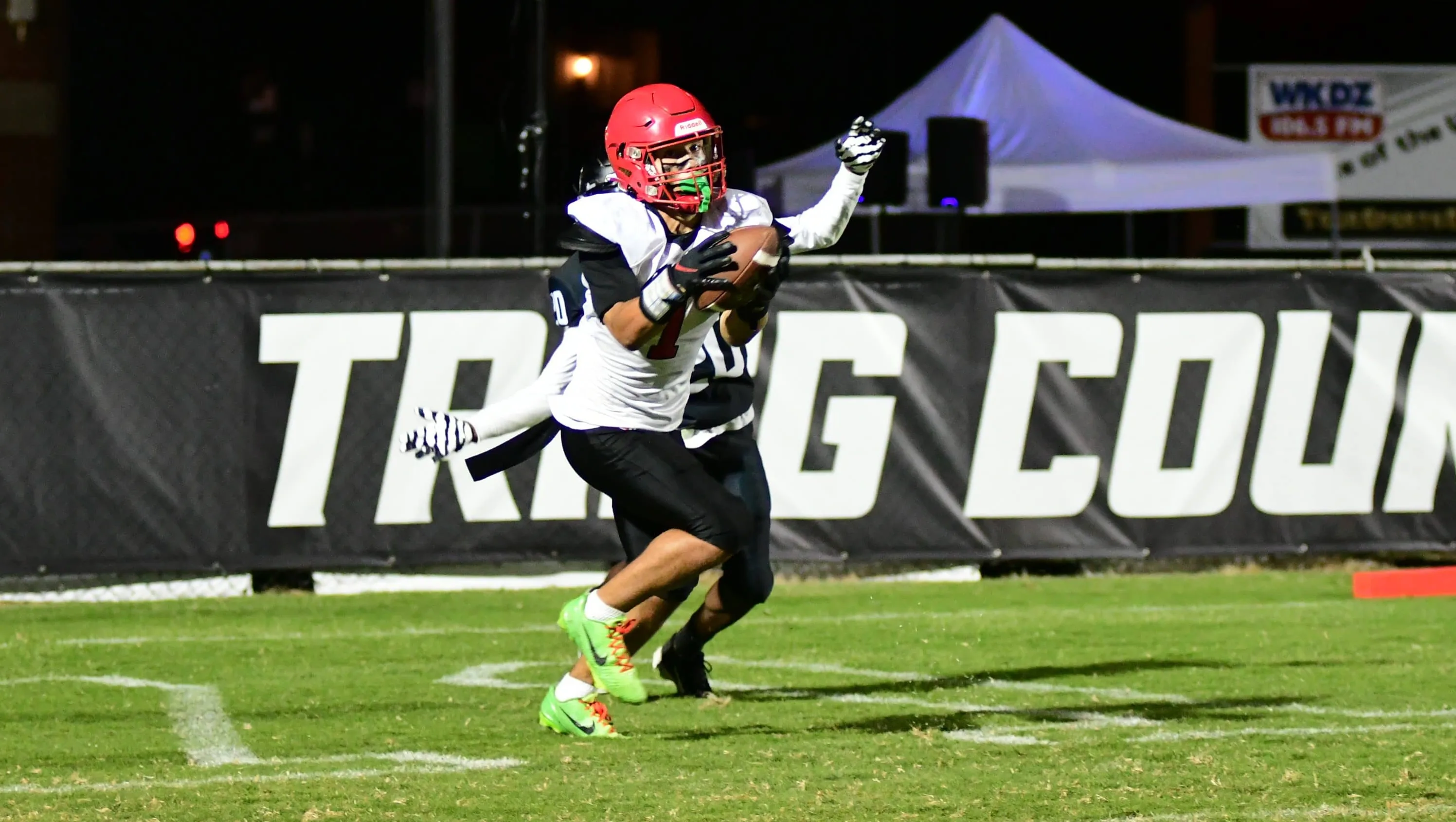 Boys Varsity Football | High School Sports | Home | Hudl, image size:2993x1690