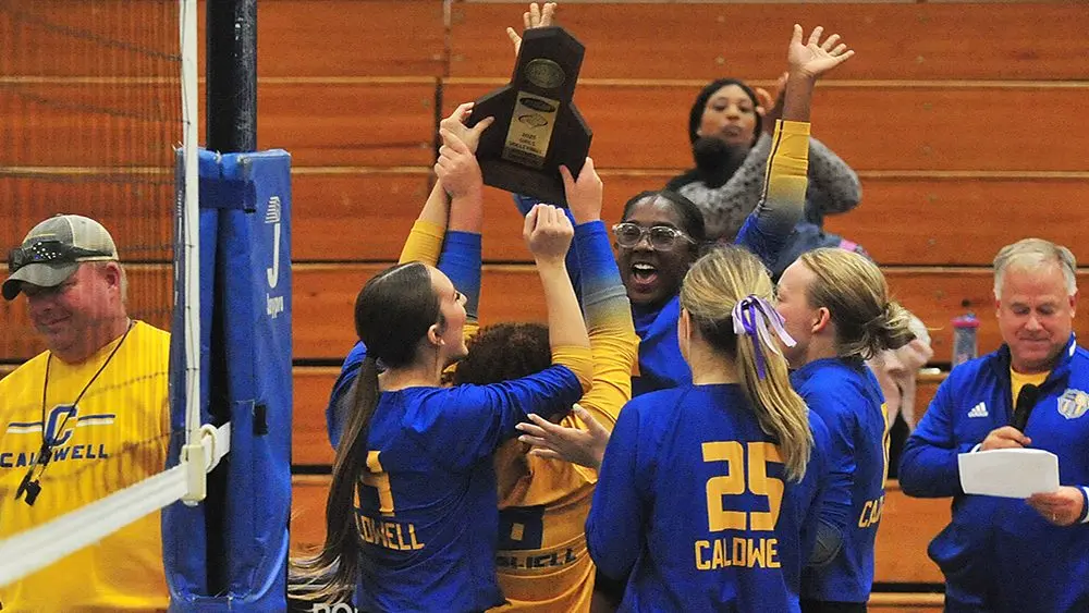 caldwell-gets-district-trophy