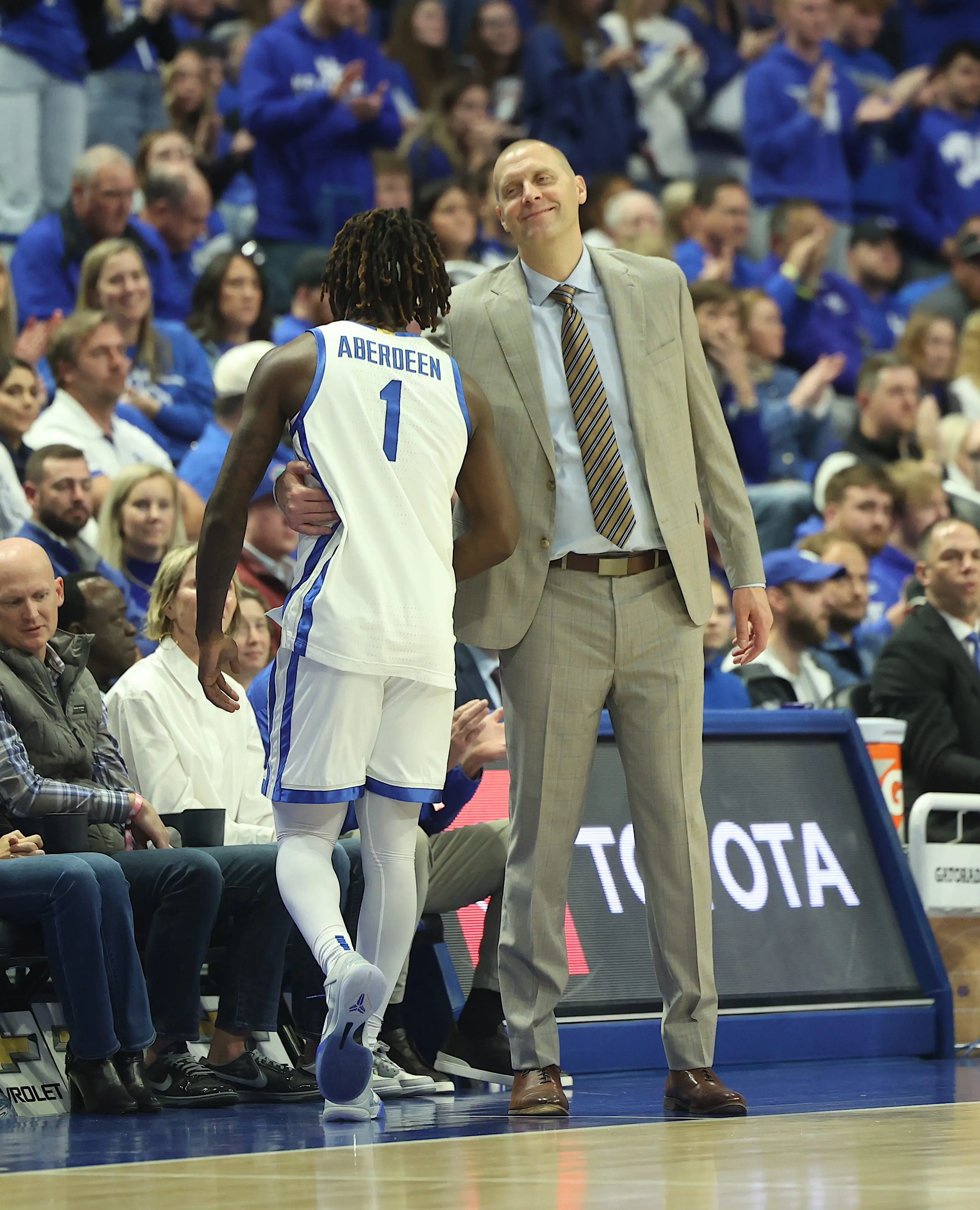 pope-hugs-aberdeen-2