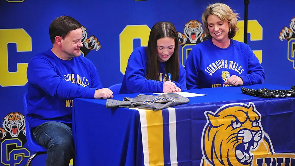 adley-lewis-signs-with-jwu