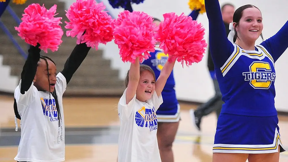 caldwell-mini-cheerleaders-2