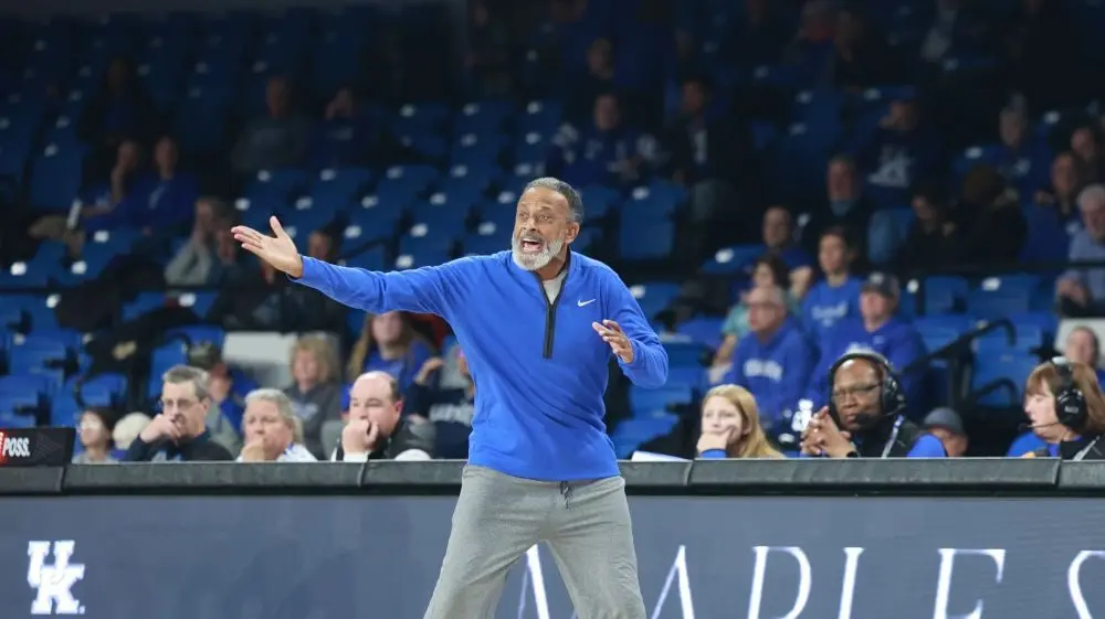 coach-brooks-few-fansjpg