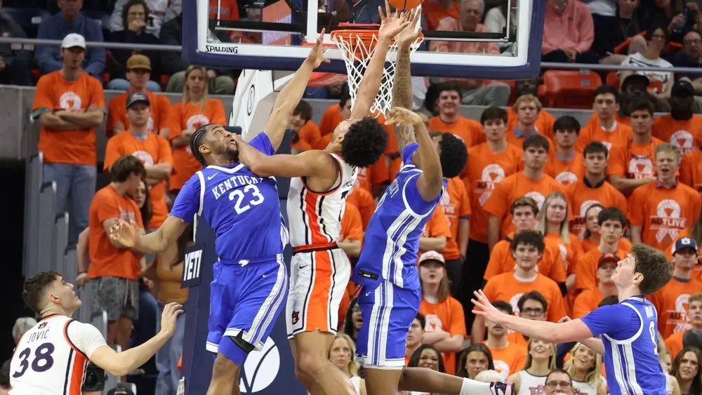 auburn_player_pushes_off_1000x563
