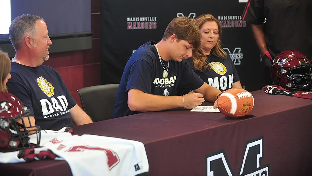 noah-mays-signs-with-marian