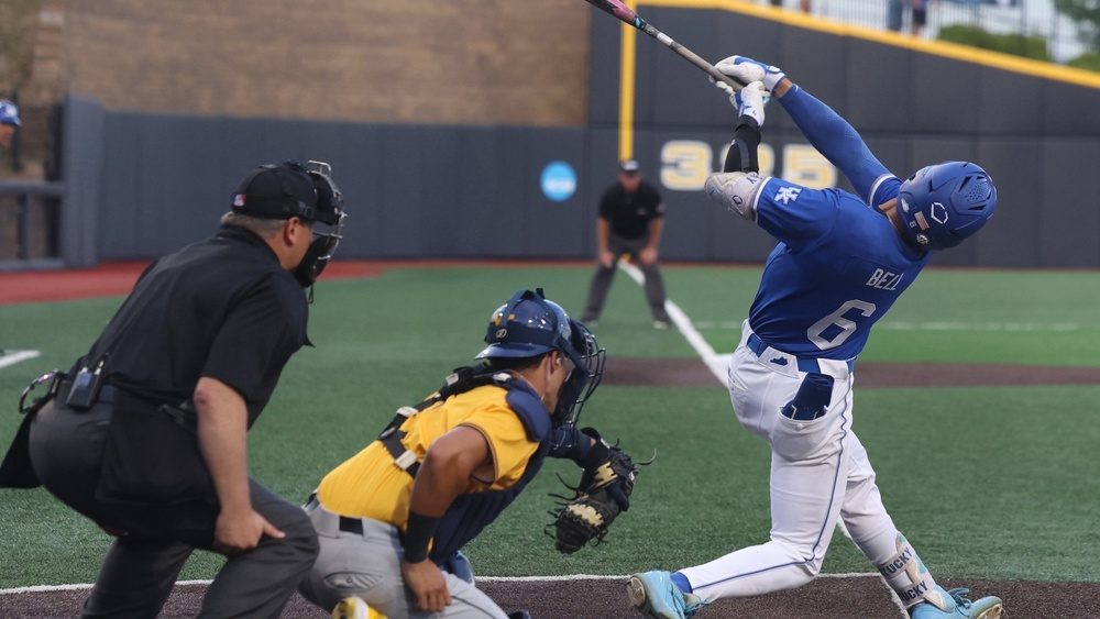 PHOTOS – Kentucky Gives Up 5 In The 9th, Loses 11-9