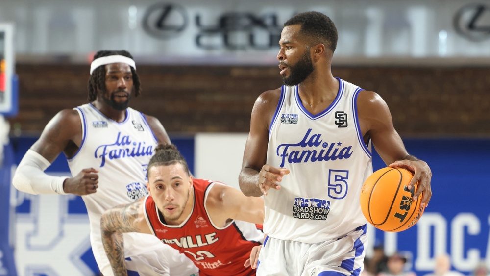 PHOTOS – La Familia Win over ‘The Ville’