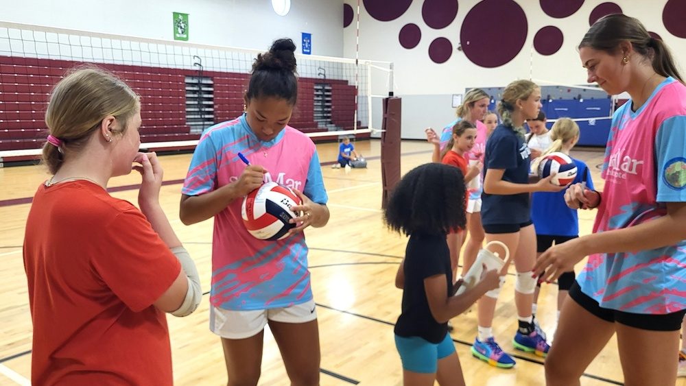 UK Volleyball Players Have Special Connection With Coach Craig Skinner
