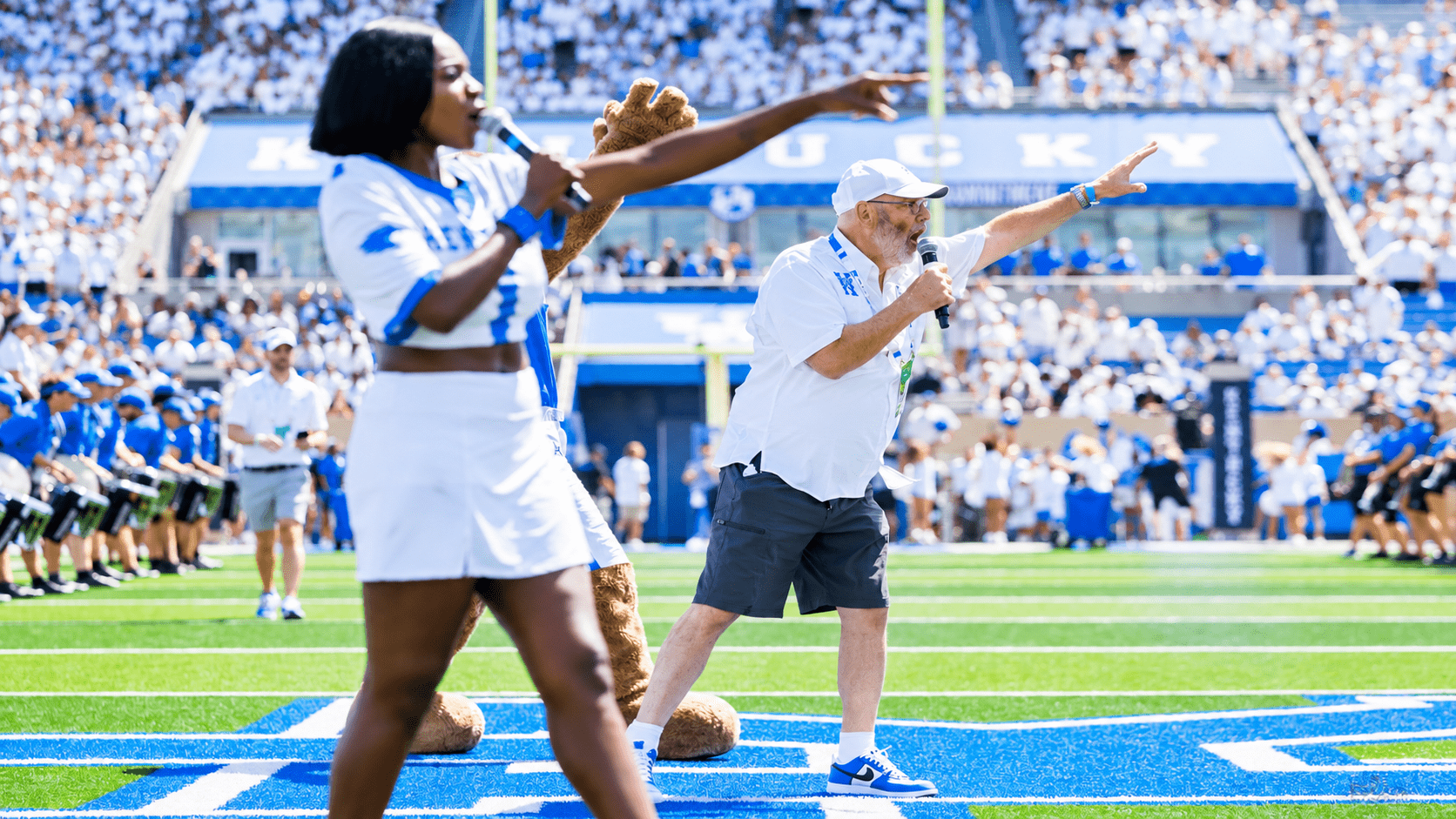 Stein Wants LOUDEST Game Ever at Kroger Field
