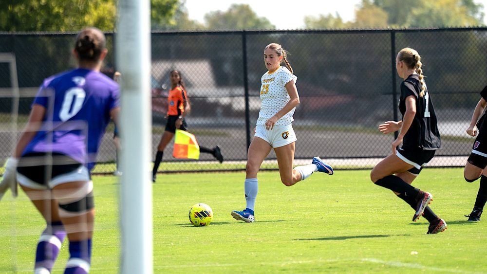 Awards Nice But Zara McCarthy Wants to Play in NCAA Tournament