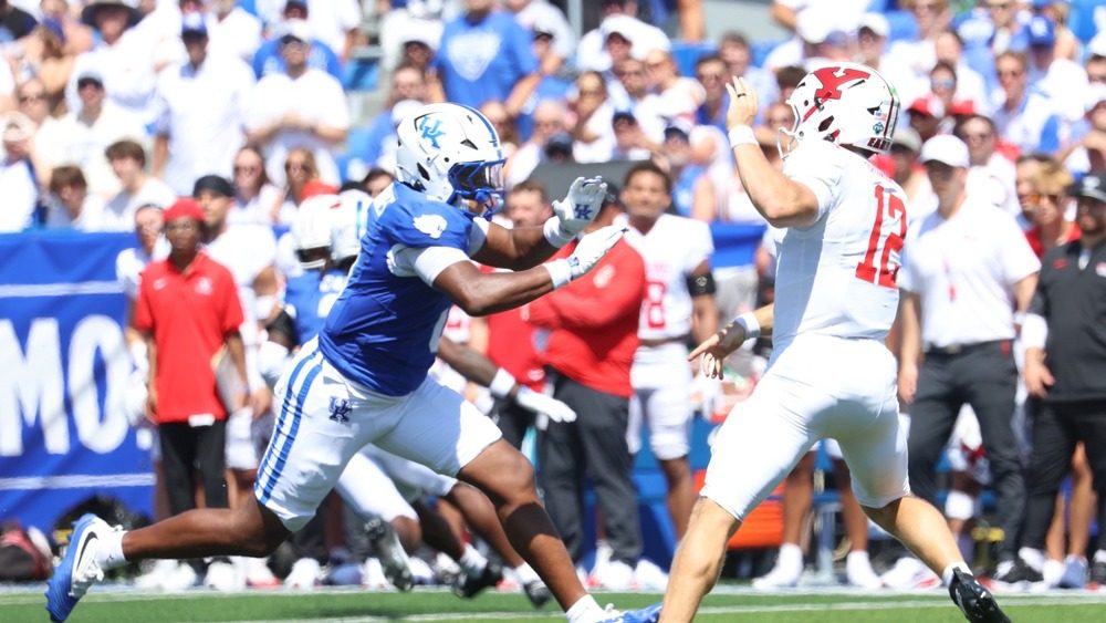 Bo Barnes Slowly Developing Into Star Linebacker