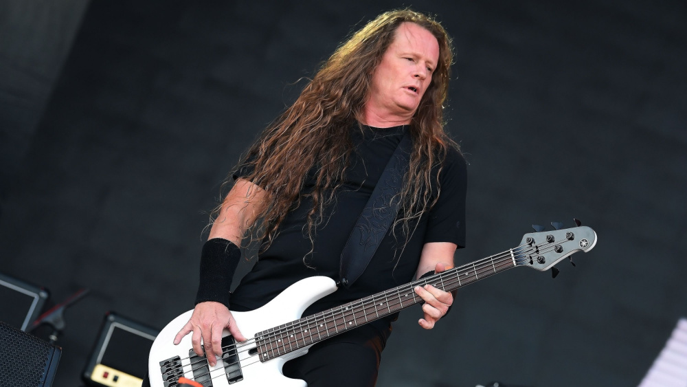 shutterstock_2204423801-2