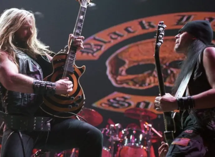 Guitarist/Vocalist Zakk Wylde of Black Label Society performs in concert August 22^ 2002 at the Pepsi Center in Denver^ CO.