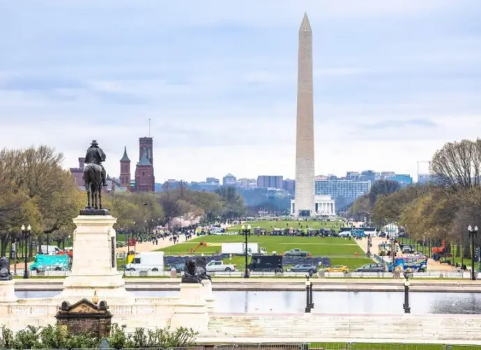 Panoramic view of National Mall and Washington monument^ Washington DC^ capital of USA uly 7^ 2025