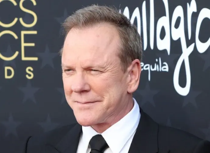 Kiefer Sutherland at the 29th Annual Critics Choice Awards - Arrivals at the Barker Hanger on January 14^ 2024 in Santa Monica^ CA