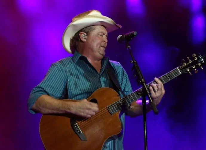 Tracy Lawrence performs at the CountryFlo Music and Camping Festival on November 4^ 2016 in Lake Wales^ Florida.