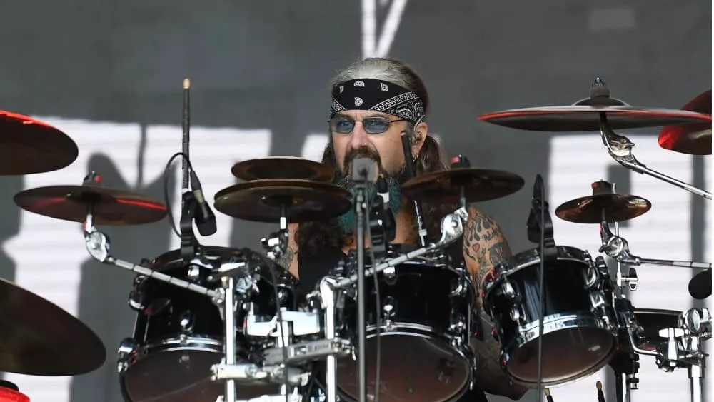 shutterstock_2204420587618369