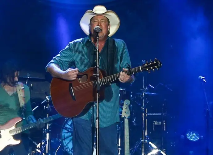 Tracy Lawrence performs at the CountryFlo Music and Camping Festival on November 4^ 2016 in Lake Wales^ Florida.