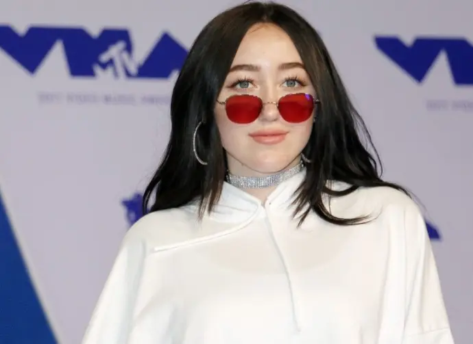 Noah Cyrus at the 2017 MTV Video Music Awards held at the Forum in Inglewood^ USA on August 27^ 2017.