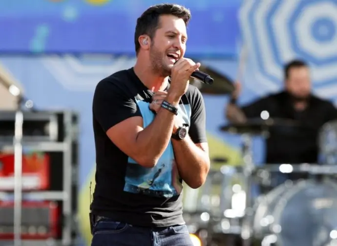 Luke Bryan performs onstage at ABC's Good Morning America Summer Concert Series at Rumsey Playfield on August 7^ 2015 in New York City.