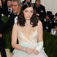 Lorde arrives at the Metropolitan Museum of Art Costume Institute Gala Manus x Machina: Fashion in the Age of Technology May 2^ 2016 - New York^ New York^ USA