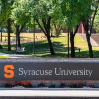 Close-up view of Syracuse University signage. Syracuse University is a private research institution located in Syracuse^ New York. Founded in 1870 Syracuse^ NY - Aug 18^ 2025