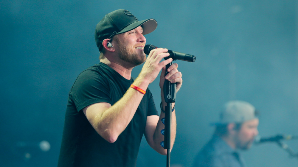 Cole Swindell and Jo Dee Messina team up for 'She Had Me At Heads