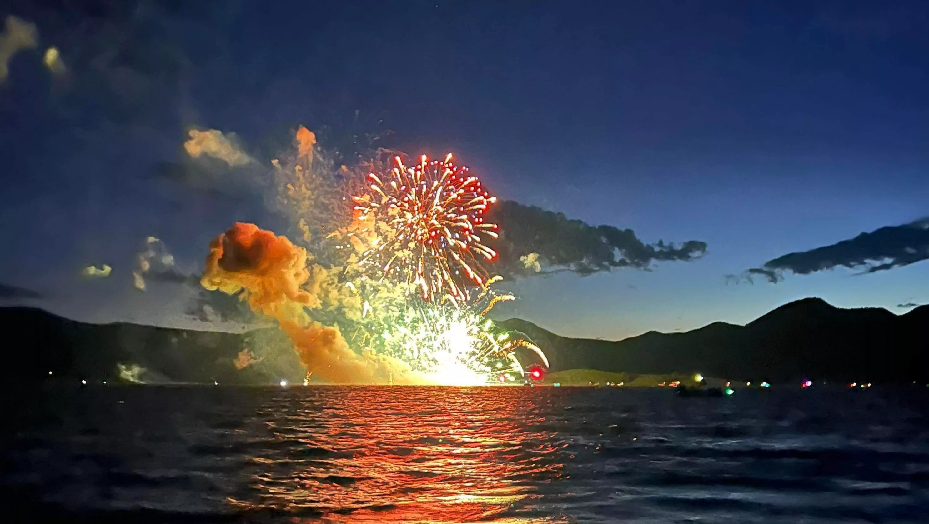 steamboat-lake-fireworks-2024-001-slider-anette-kahn