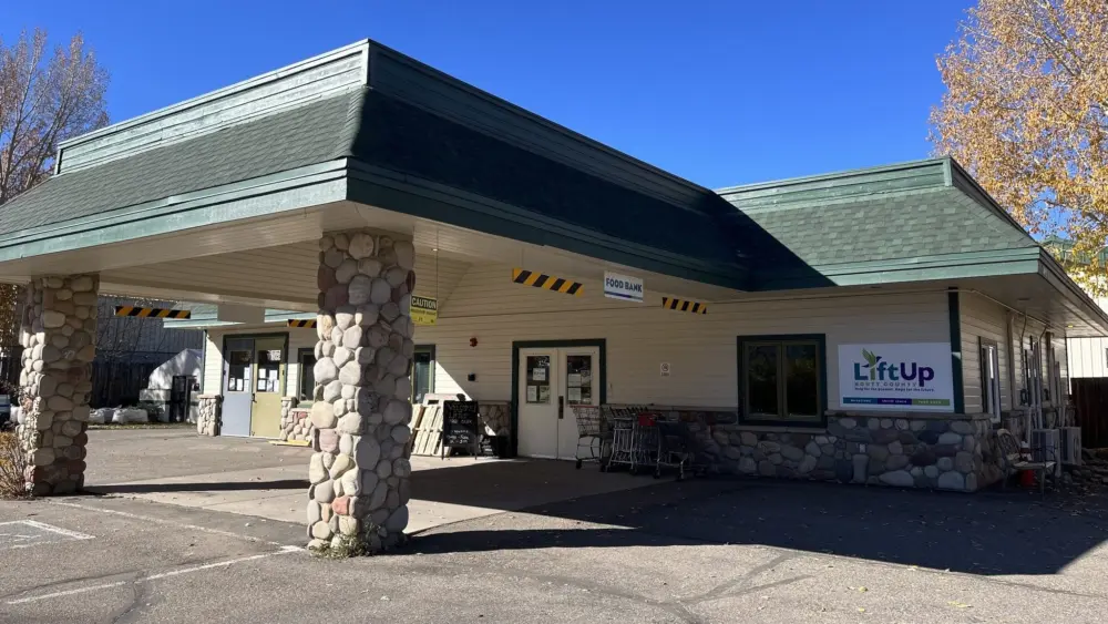 liftup-food-bank-slider-of-building