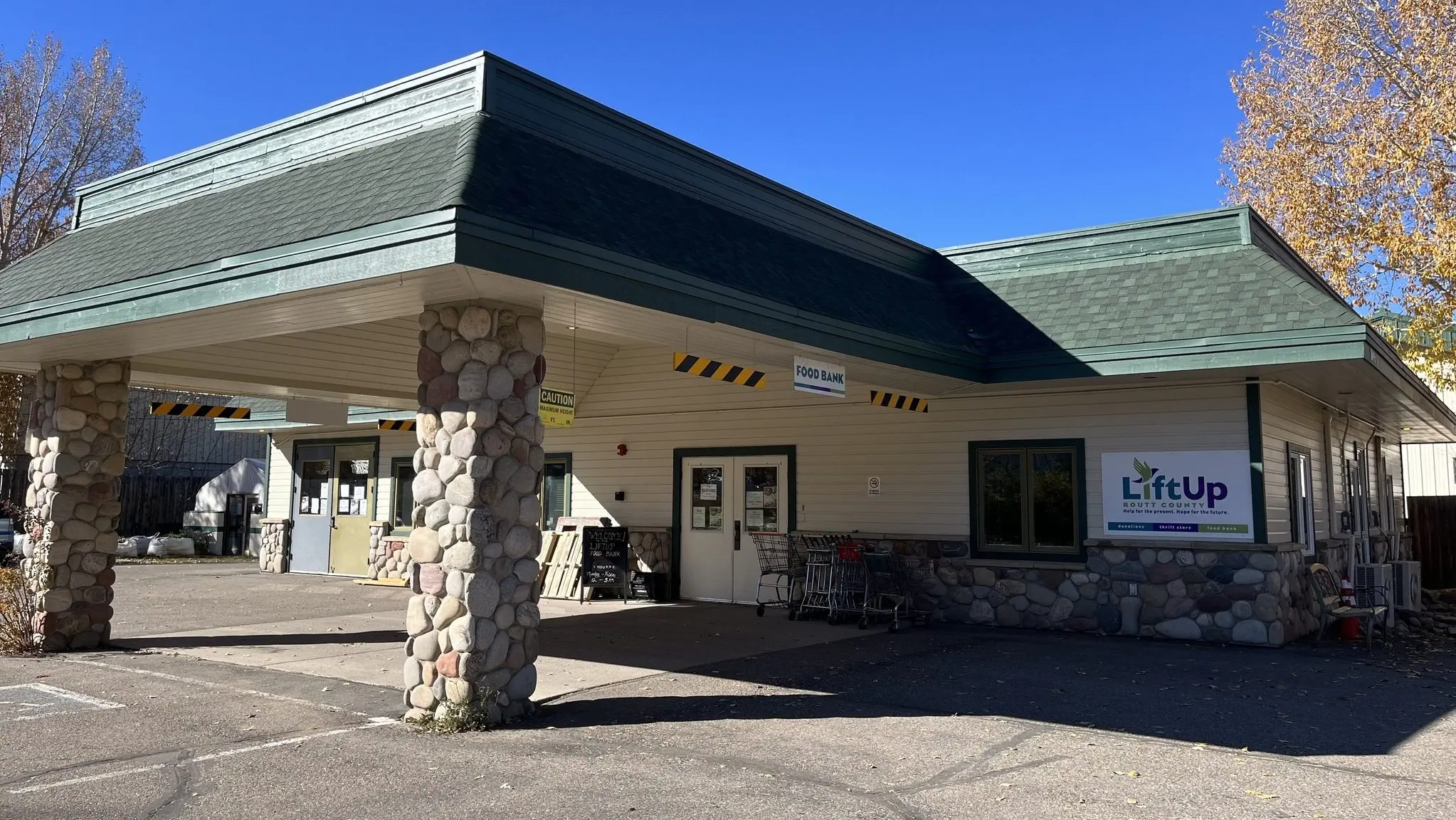 liftup-food-bank-slider-of-building