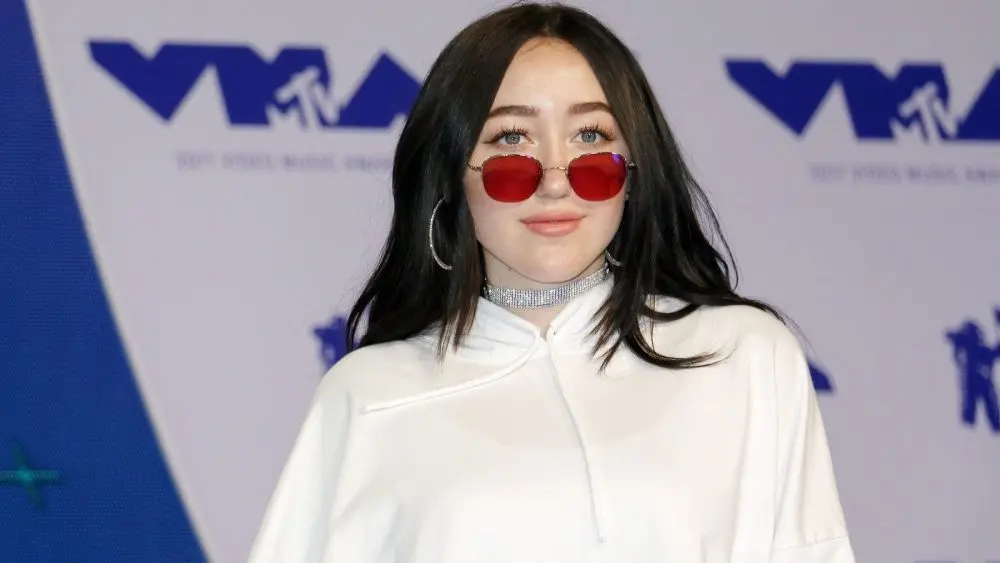 Noah Cyrus at the 2017 MTV Video Music Awards held at the Forum in Inglewood^ USA on August 27^ 2017.