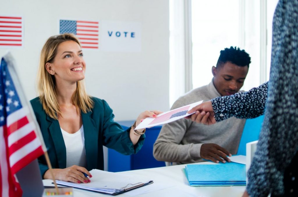 people-voting-in-polling-place-usa-elections-and-coronavirus-1024x680-1