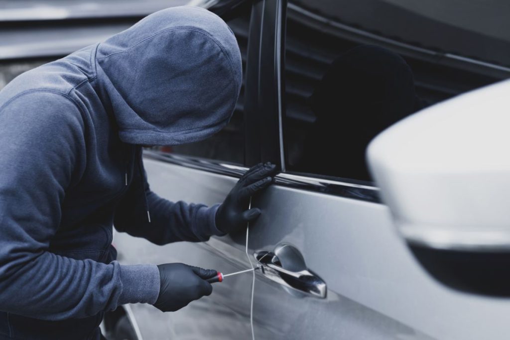 the-thief-is-stealing-the-purse-in-the-car-1024x683-1