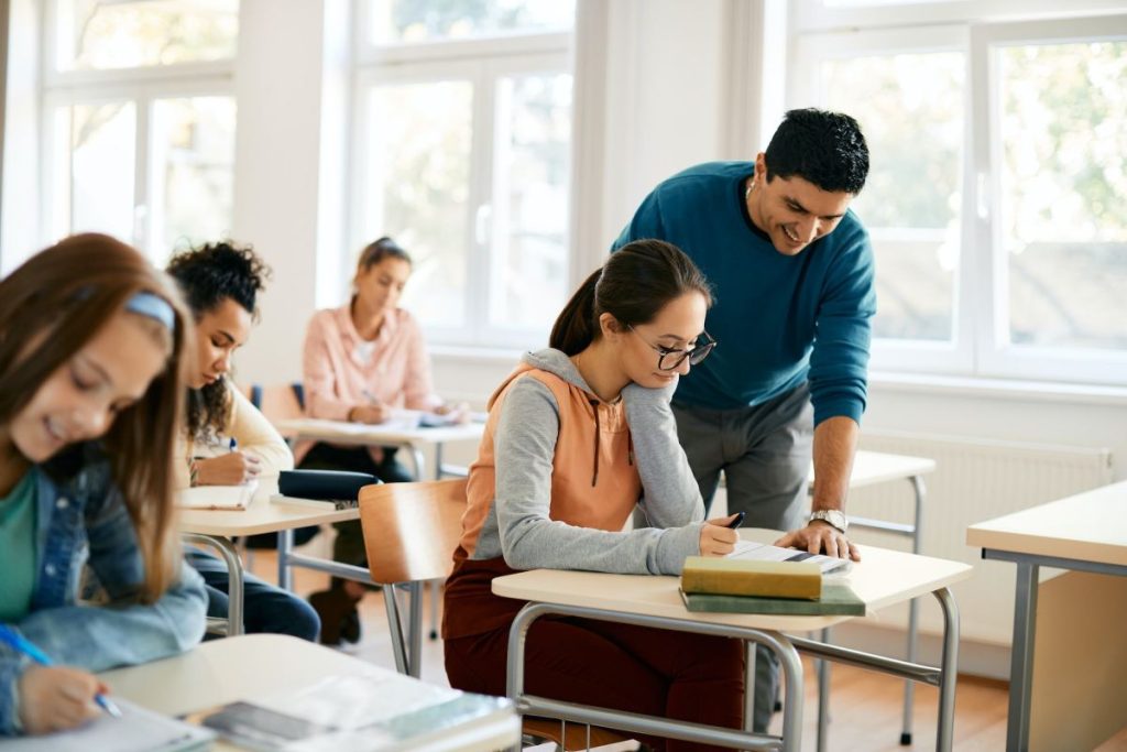 female-high-school-student-leaning-with-teacher-s-help-in-the-classroom-1024x683640878-1