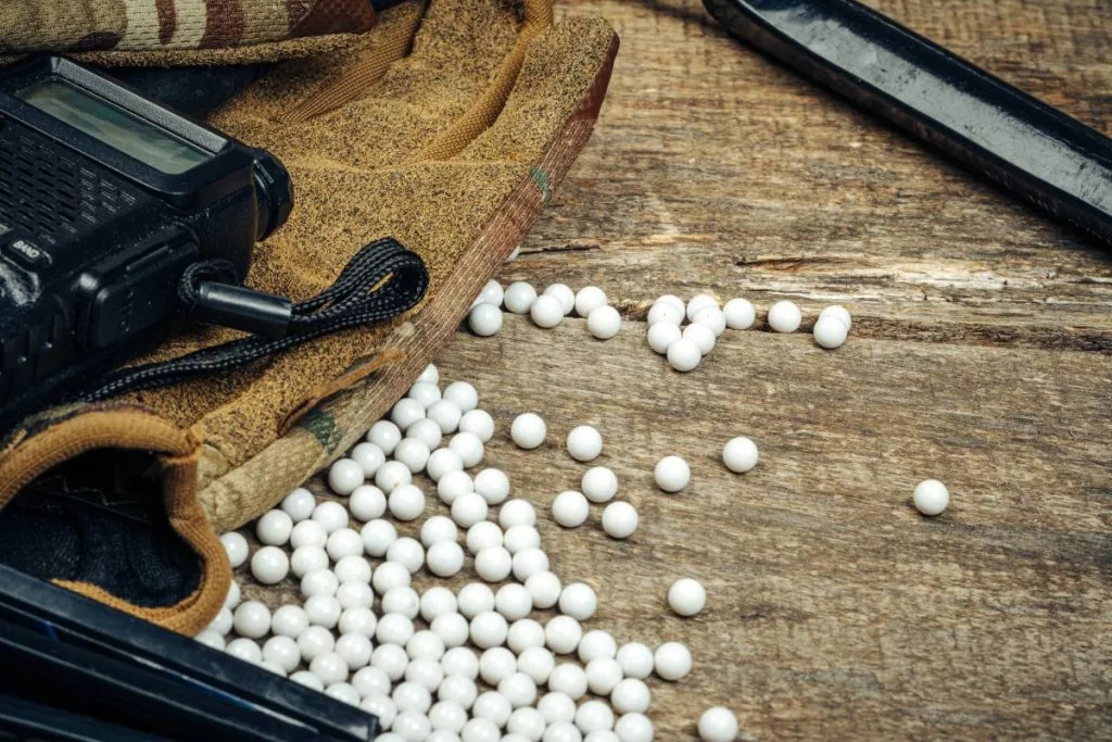 close-up-of-airsoft-gun-magazine-and-airsoft-balls-on-wooden-background-1024x683232658-1