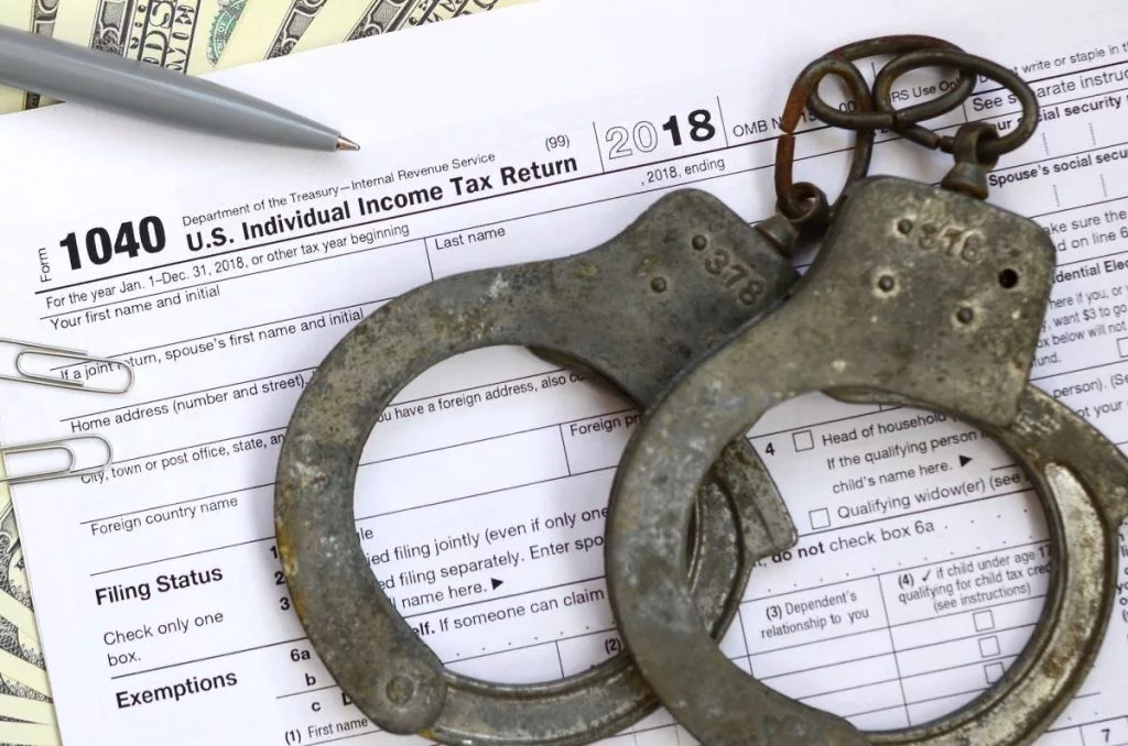 police-handcuffs-lie-on-the-tax-form-1040-1024x67847688-1