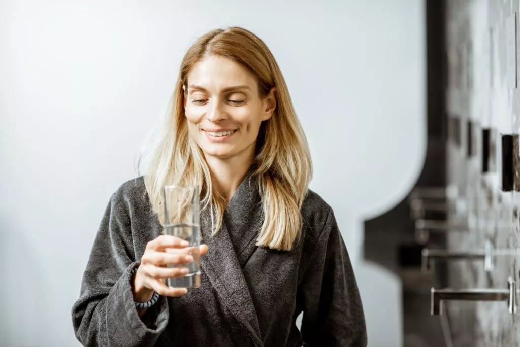 woman-drinking-mineral-water-at-the-pump-room-1024x684996808-1