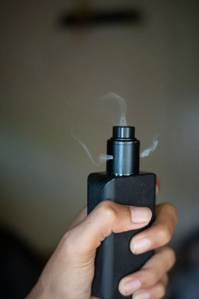 vaping-smoking-683x1024929123-1