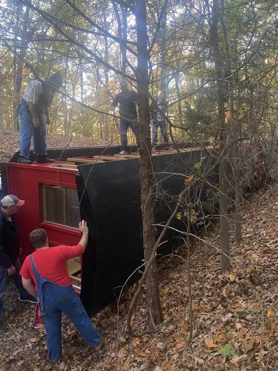 sdc-train-derail-kolr913073