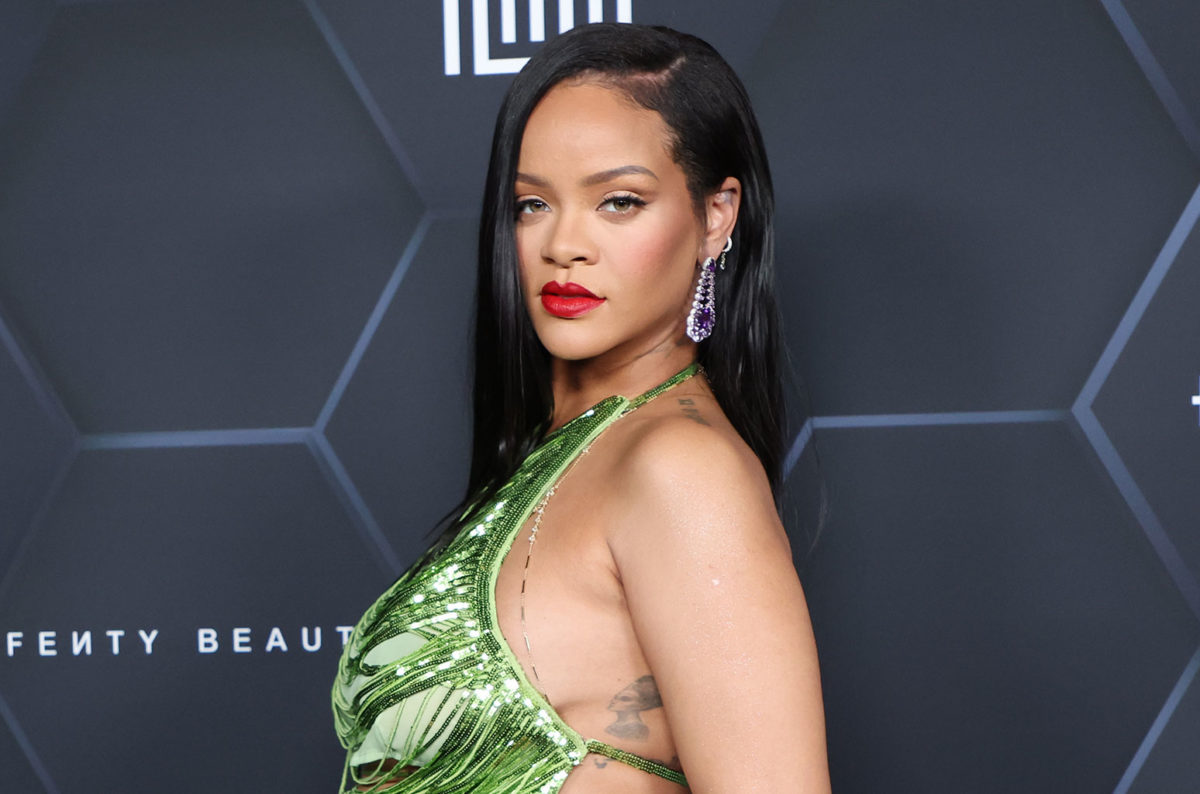 rihanna-fenty-beauty-billboard-1548