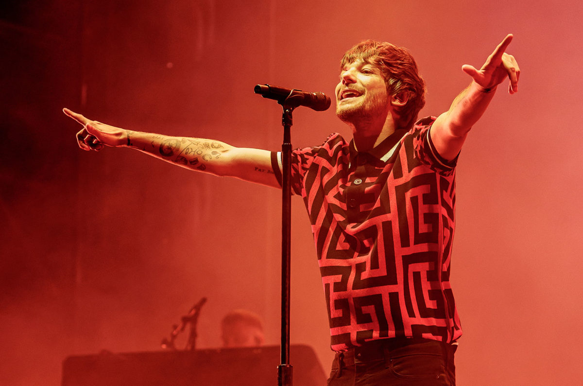 louis-tomlinson-milan-2022-billboard-1548