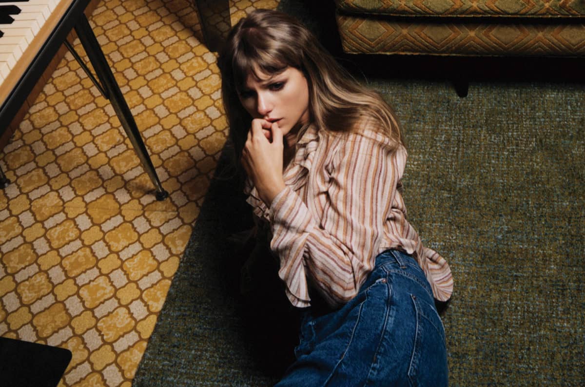 01-taylor-swift-midnights-cr-beth-garrabrant-billboard-1548