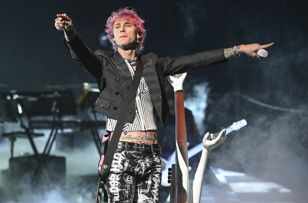 machine-gun-kelly-performs-2022-b-billboard-1548