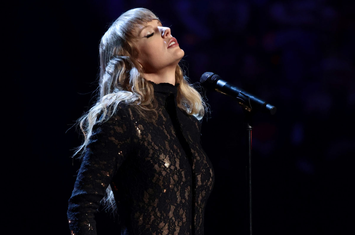 taylor-swift-rock-hall-ceremony-oct-2021-billboard-1548-1635641851