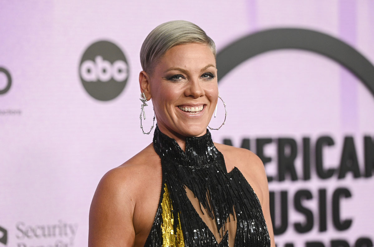 pink-american-music-awards-amas-rc-2022-billboard-1548