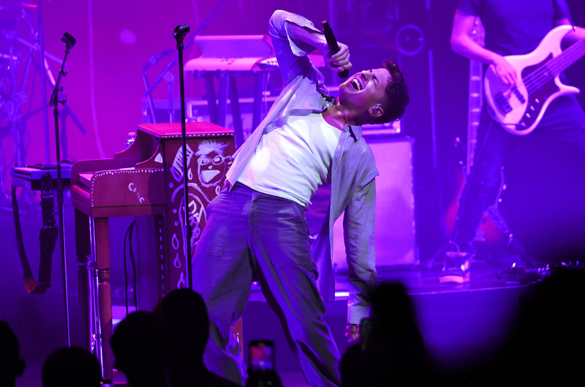 charlie-puth-performs-billboard-1548