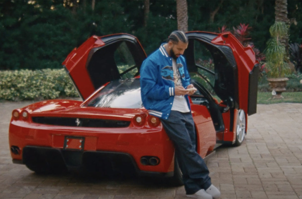 drake-jumbotron-shit-poppin-2022-billboard-1548864937