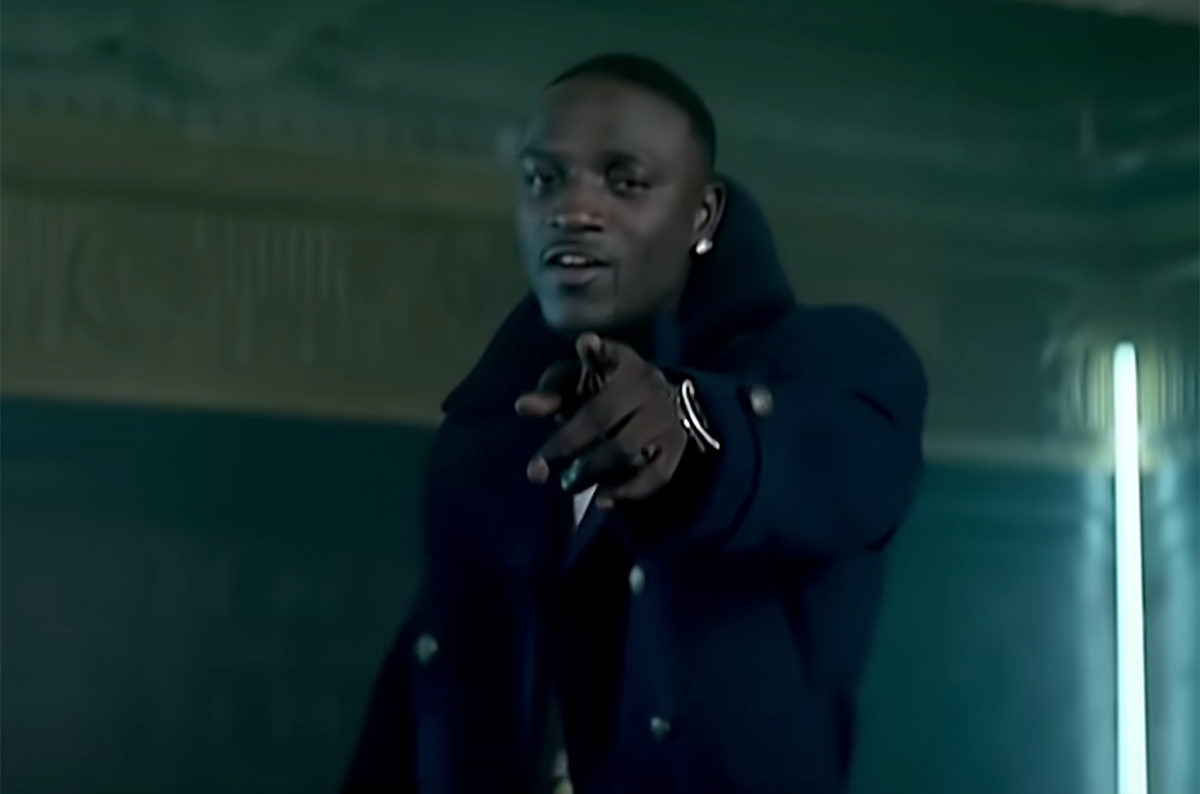 akon-smack-that-music-video-still-2010-billboard-1548757419